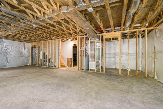 411 STONEWALL JACKSON BLVD, Staunton, VA 24401