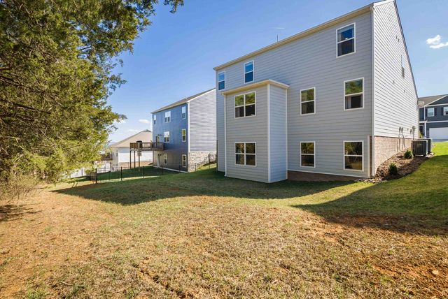 411 STONEWALL JACKSON BLVD, Staunton, VA 24401