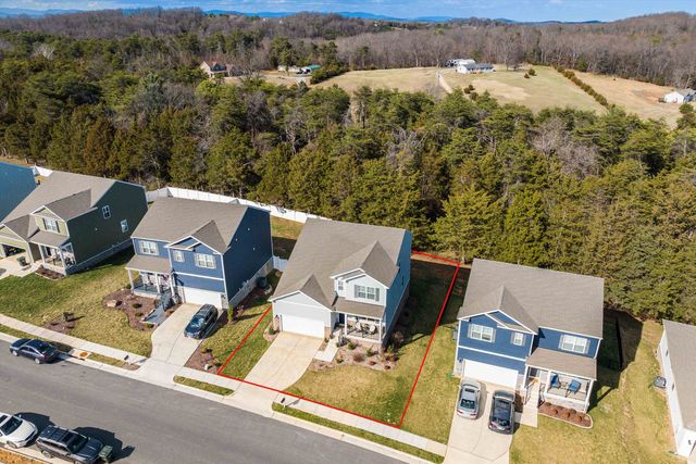 411 STONEWALL JACKSON BLVD, Staunton, VA 24401