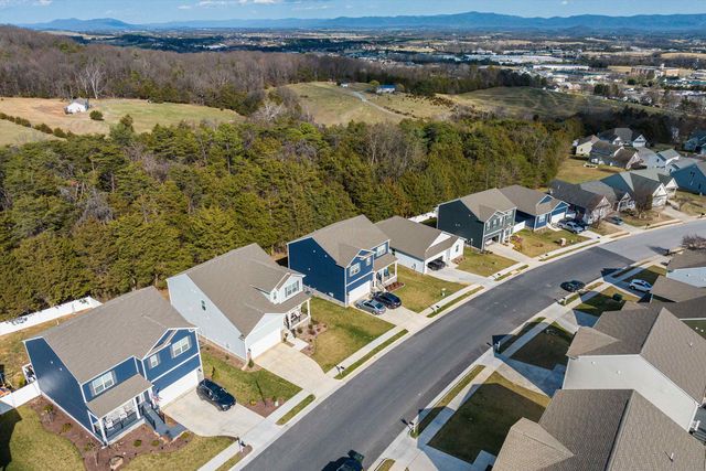 411 STONEWALL JACKSON BLVD, Staunton, VA 24401