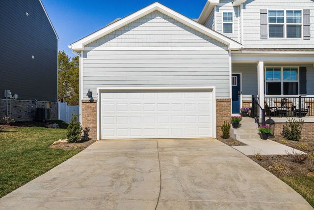 411 STONEWALL JACKSON BLVD, Staunton, VA 24401