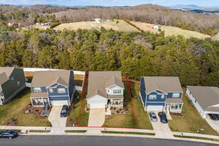 411 STONEWALL JACKSON BLVD, Staunton, VA 24401