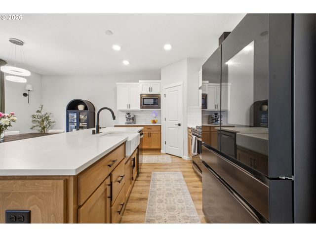 16811 Ne 93RD Way, Vancouver, WA 98682