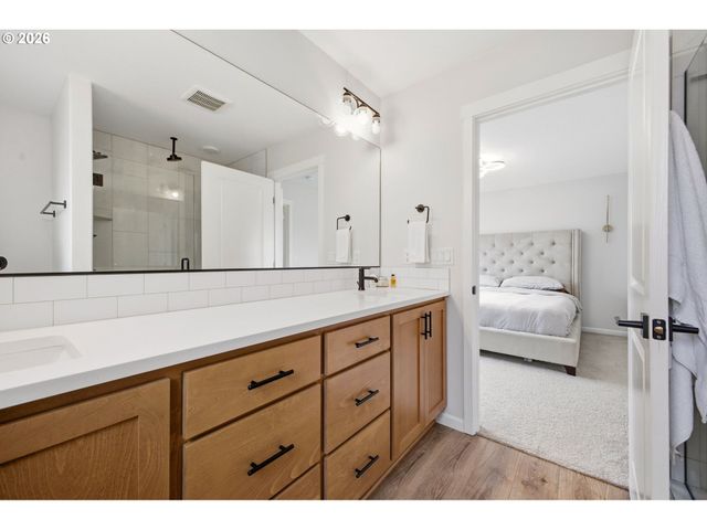 16811 Ne 93RD Way, Vancouver, WA 98682