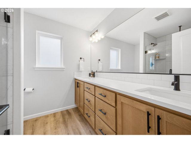 16811 Ne 93RD Way, Vancouver, WA 98682