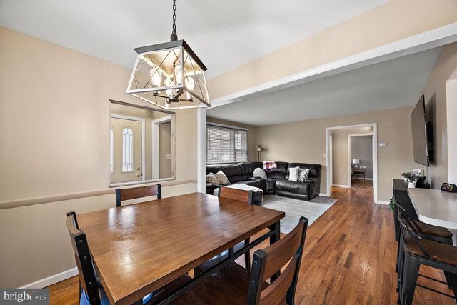 305 W DELAWARE AVE, Wilmington, DE 19809