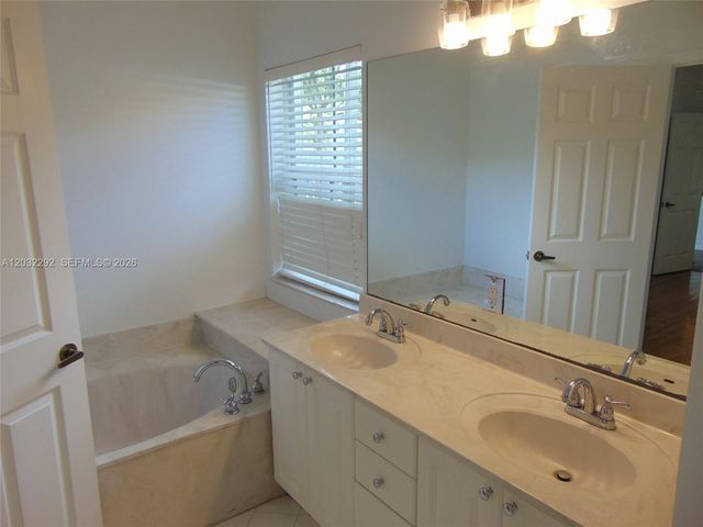 624 Vista Meadows Dr, Weston, FL 33327