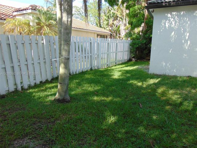 624 Vista Meadows Dr, Weston, FL 33327