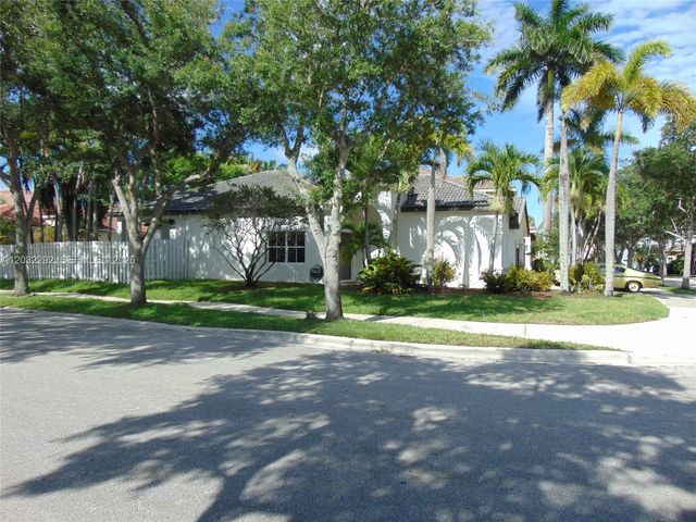 624 Vista Meadows Dr, Weston, FL 33327