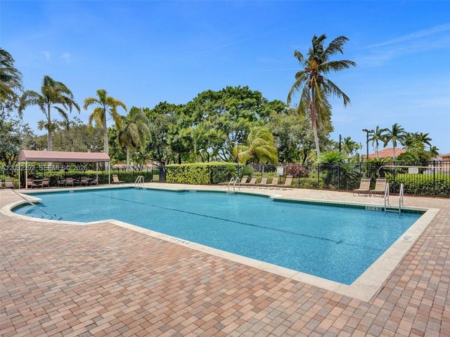 624 Vista Meadows Dr, Weston, FL 33327