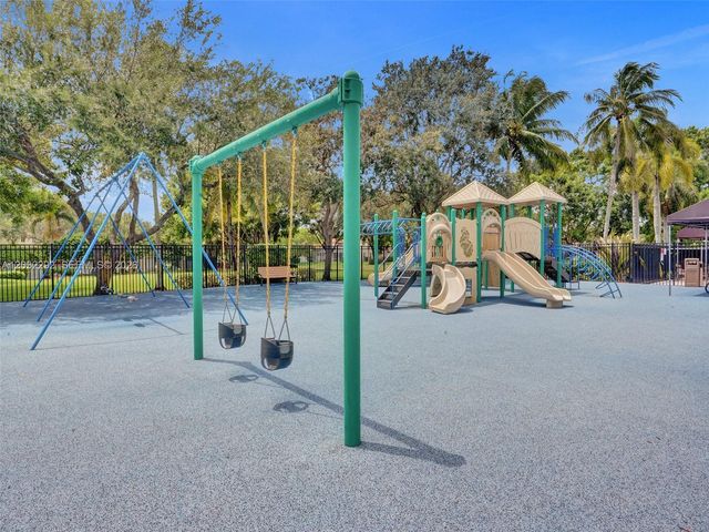 624 Vista Meadows Dr, Weston, FL 33327