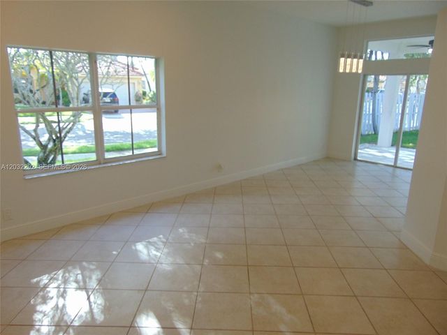 624 Vista Meadows Dr, Weston, FL 33327