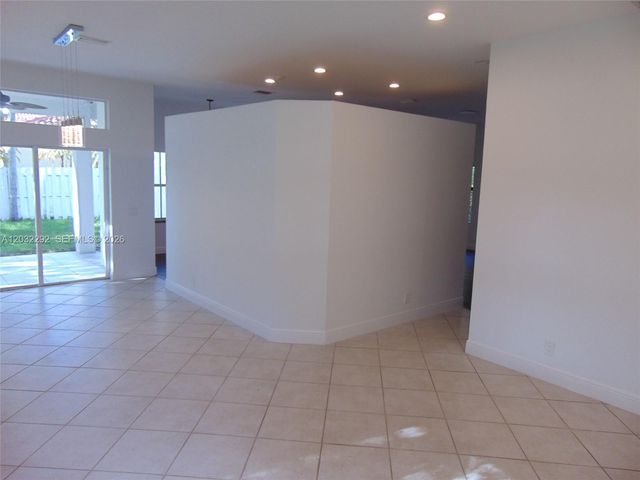 624 Vista Meadows Dr, Weston, FL 33327