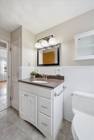 28 Glenbrook Road, Warwick, RI 02889