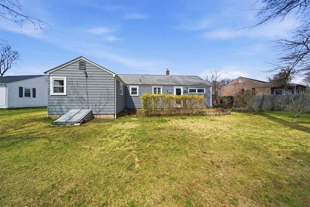 28 Glenbrook Road, Warwick, RI 02889