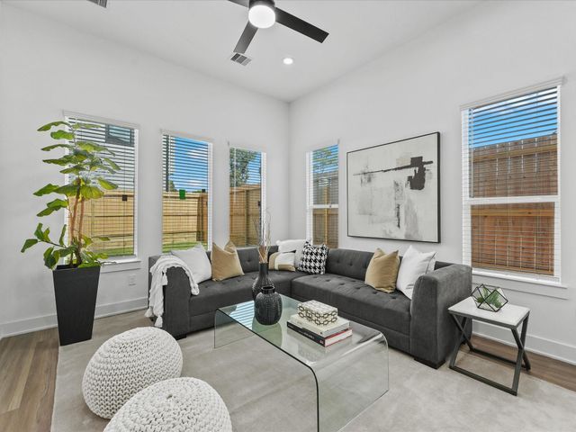 2590 W Tidwell Road, Houston, TX 77091