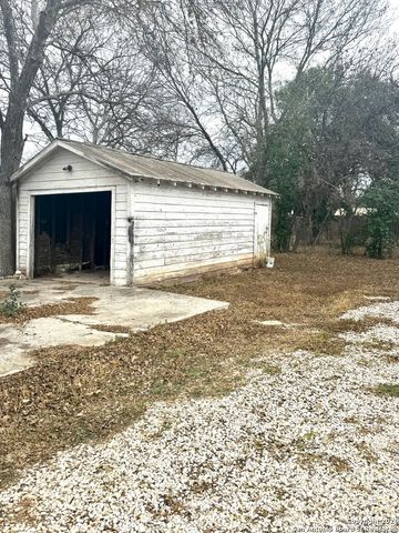 1712 22nd, Hondo, TX 78861