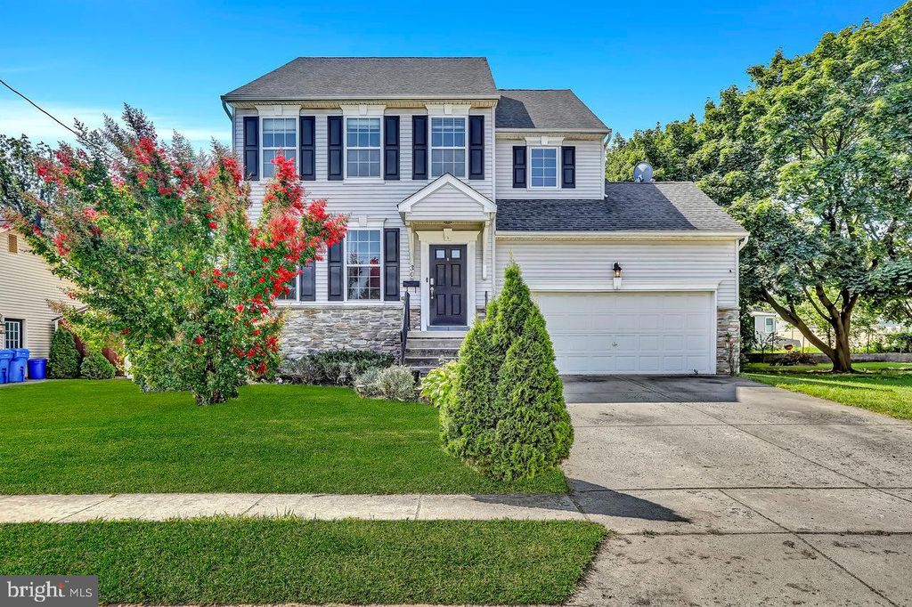 30 E 5TH ST, Burlington, NJ 08016
