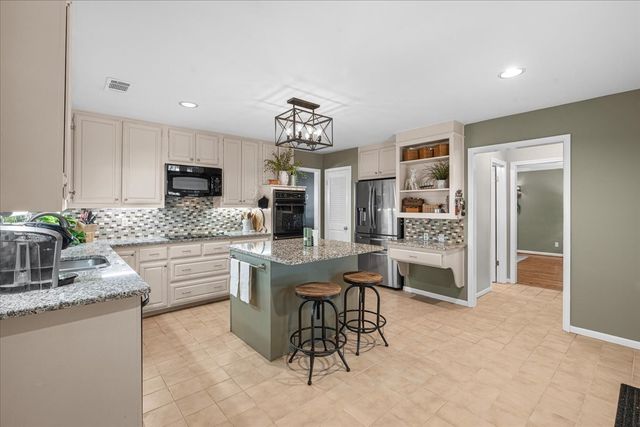 1604 Dogwood Trail, Corsicana, TX 75110