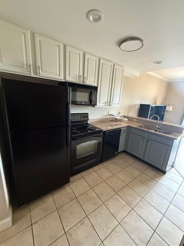 215 W College Ave Apt 302, Tallahassee, FL 32301