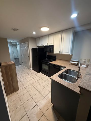 215 W College Ave Apt 302, Tallahassee, FL 32301