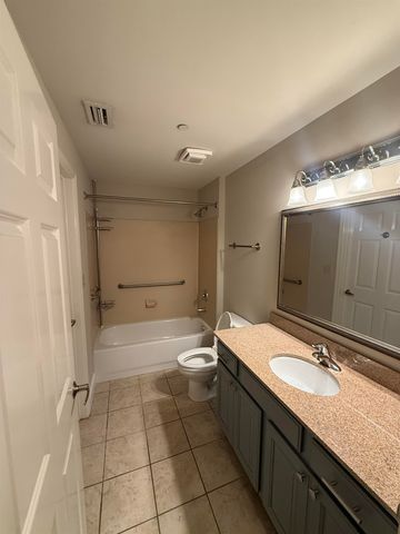 215 W College Ave Apt 302, Tallahassee, FL 32301