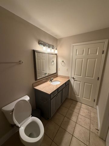 215 W College Ave Apt 302, Tallahassee, FL 32301