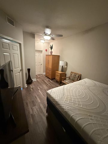 215 W College Ave Apt 302, Tallahassee, FL 32301