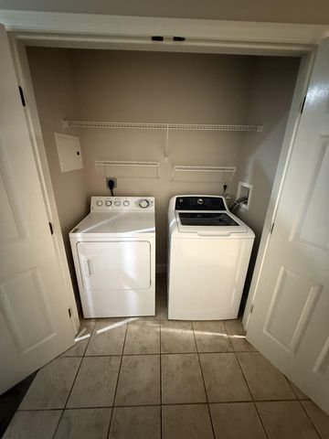 215 W College Ave Apt 302, Tallahassee, FL 32301