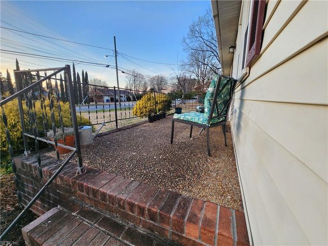684 Harpersville RD, Newport News, VA 23601