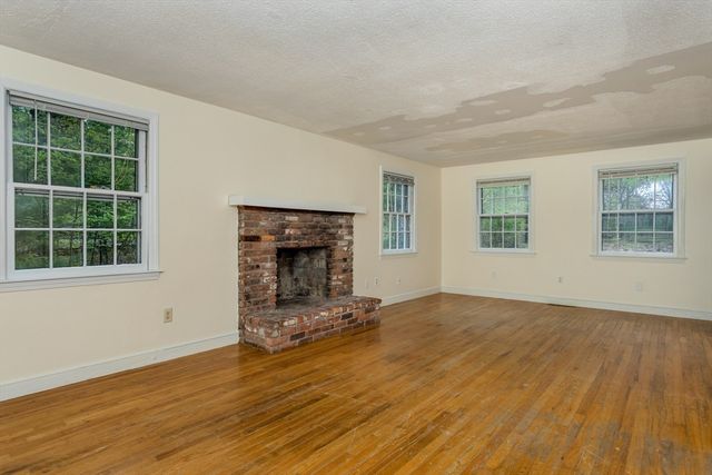 250 Prospect St, Franklin, MA 02038