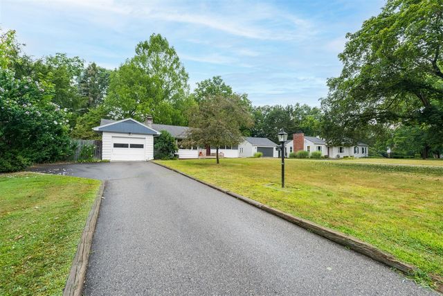 4342 Old Colony Road, Kalamazoo, MI 49008