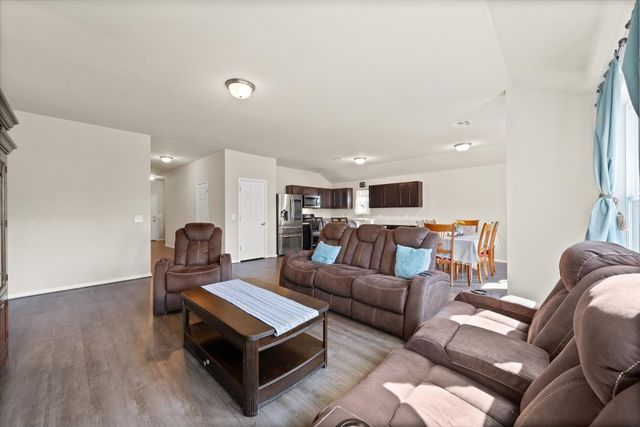 512 SE 3rd Place, Newcastle, OK 73065