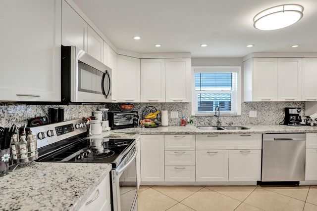 120 NW 53rd Place, Pompano Beach, FL 33064