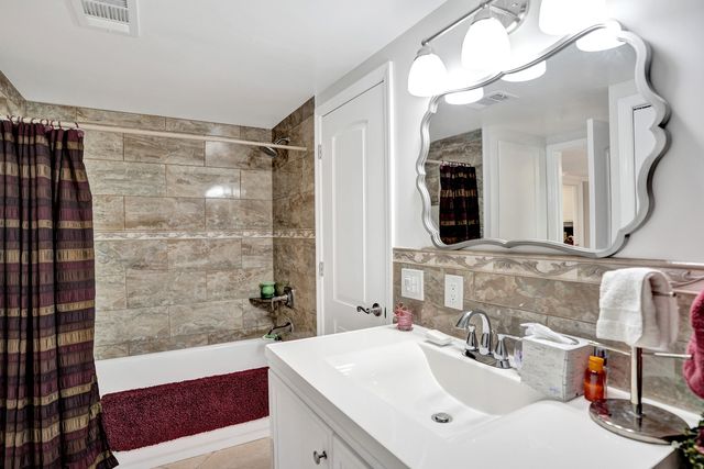 120 NW 53rd Place, Pompano Beach, FL 33064