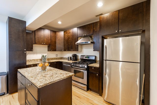 6441 Blackhawk Trail, Indian Head Park, IL 60525