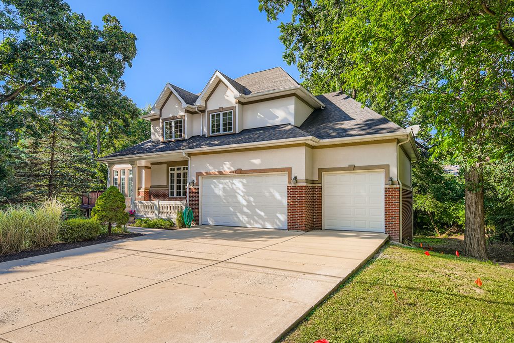 6441 Blackhawk Trail, Indian Head Park, IL 60525
