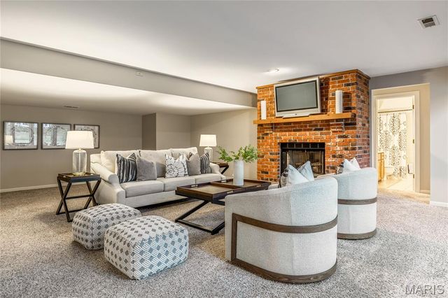 142 Newgrange Pass, Weldon Spring, MO 63304