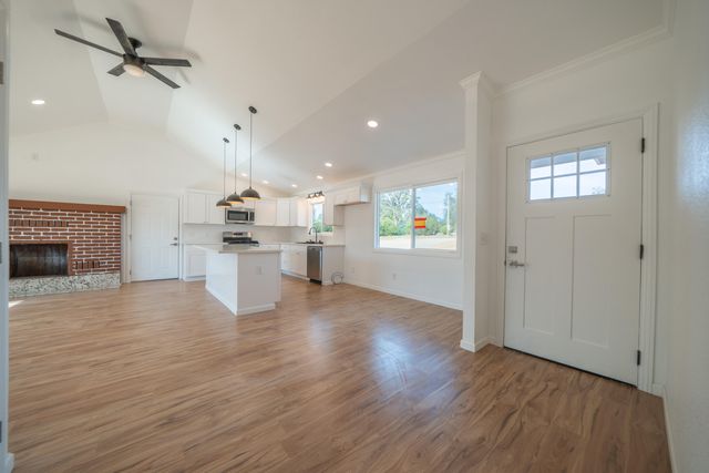 17021 Treat Avenue, Anderson, CA 96007