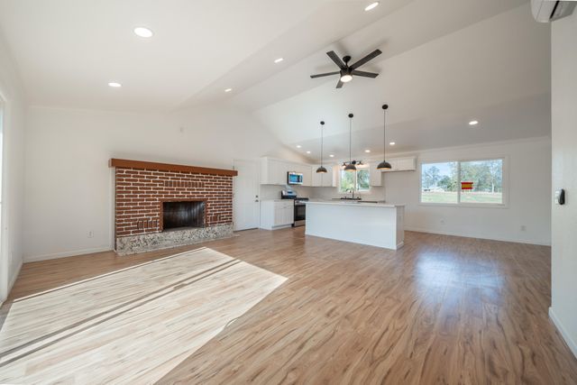 17021 Treat Avenue, Anderson, CA 96007