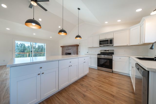 17021 Treat Avenue, Anderson, CA 96007