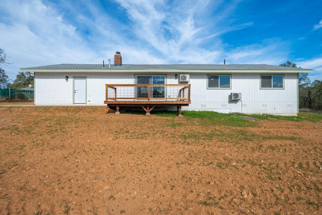 17021 Treat Avenue, Anderson, CA 96007