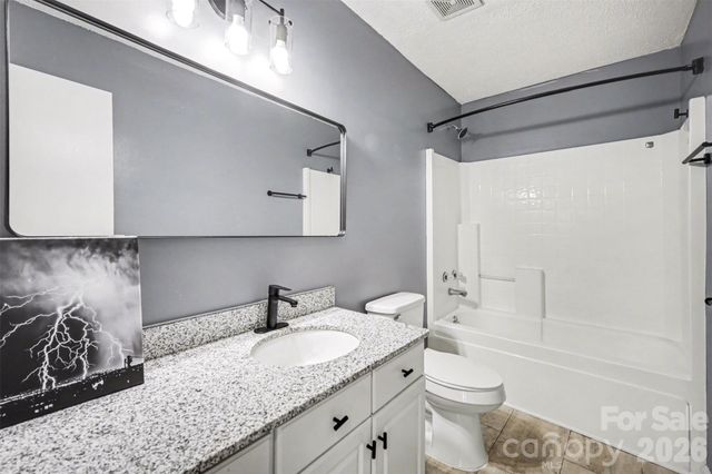 5806 Pennycross Lane, Charlotte, NC 28216