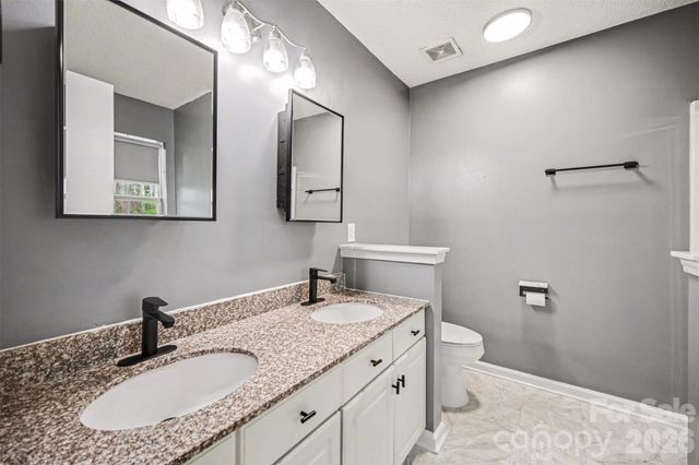 5806 Pennycross Lane, Charlotte, NC 28216