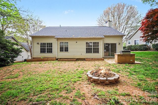 5806 Pennycross Lane, Charlotte, NC 28216