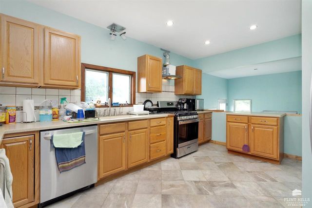 731 1st Street, Clay Center, KS 67432