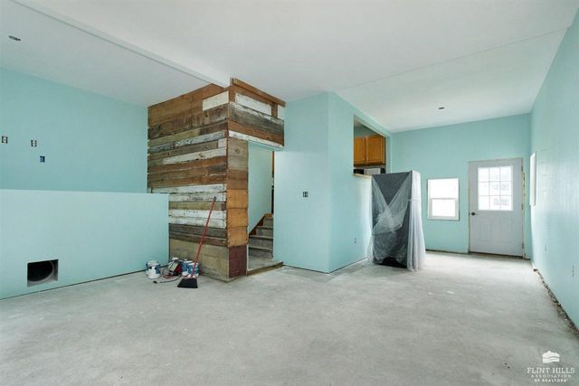 731 1st Street, Clay Center, KS 67432