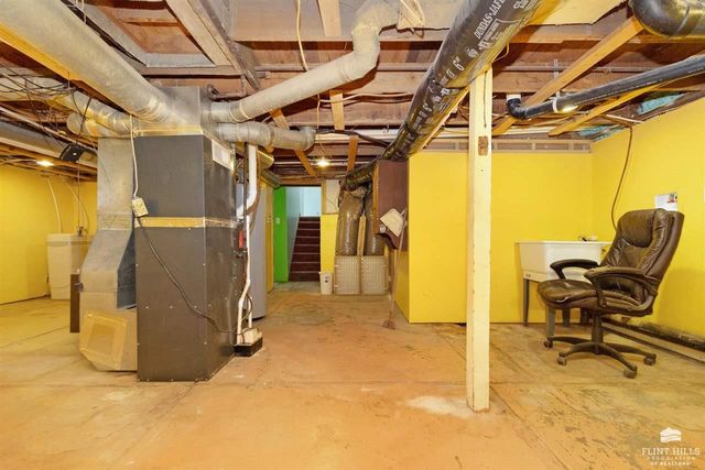 731 1st Street, Clay Center, KS 67432