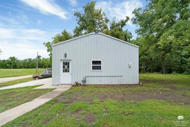 731 1st Street, Clay Center, KS 67432