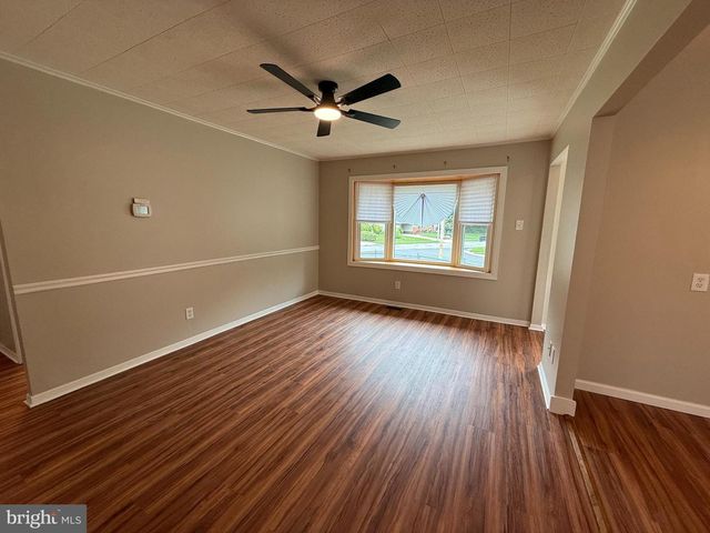 1 HOLDEN DR, New Castle, DE 19720